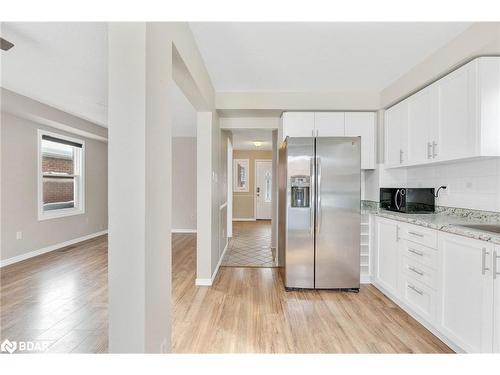 19 Weatherup Crescent, Barrie, ON - Indoor Photo Showing Kitchen