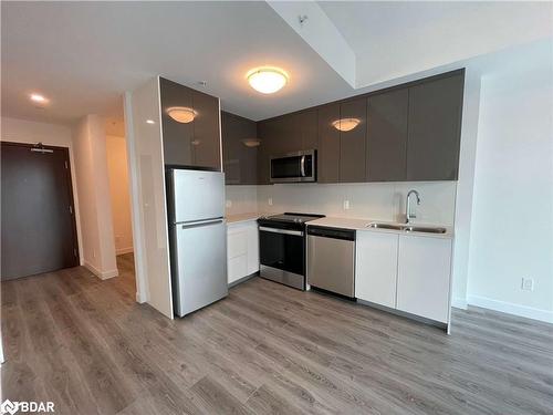 304-60 Frederick Street, Kitchener, ON - Indoor Photo Showing Kitchen With Stainless Steel Kitchen