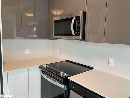 304-60 Frederick Street, Kitchener, ON - Indoor Photo Showing Kitchen