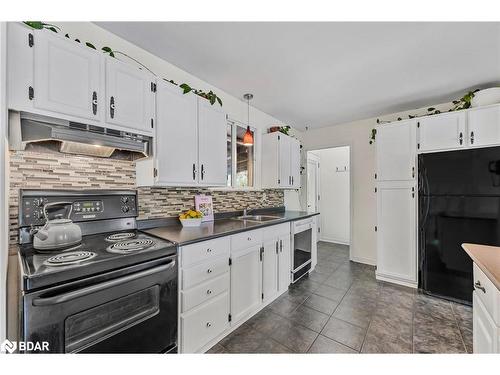 12 Curtiss Court, Barrie, ON - Indoor Photo Showing Kitchen