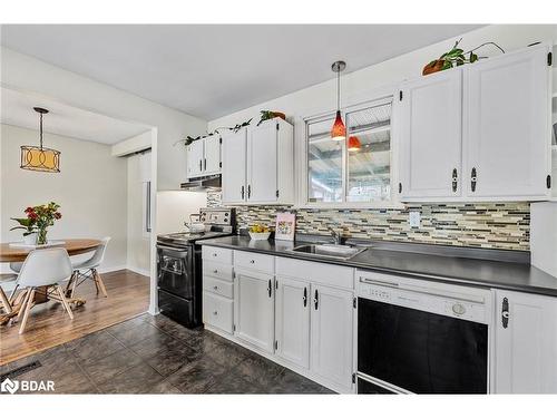 12 Curtiss Court, Barrie, ON - Indoor Photo Showing Kitchen