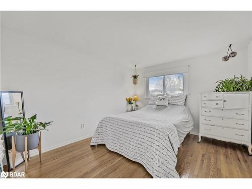 12 Curtiss Court, Barrie, ON - Indoor Photo Showing Bedroom