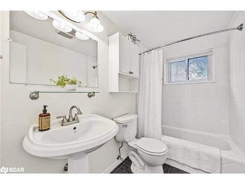 12 Curtiss Court, Barrie, ON - Indoor Photo Showing Bathroom