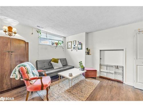 12 Curtiss Court, Barrie, ON - Indoor Photo Showing Living Room