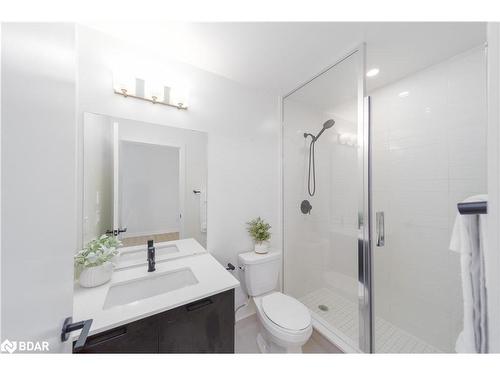 18-2300 St Clair Avenue West, Toronto, ON - Indoor Photo Showing Bathroom