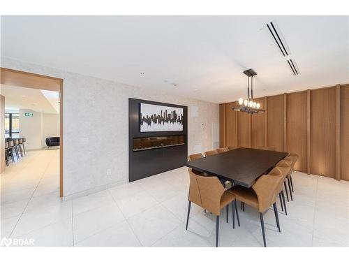 18-2300 St Clair Avenue West, Toronto, ON - Indoor Photo Showing Dining Room