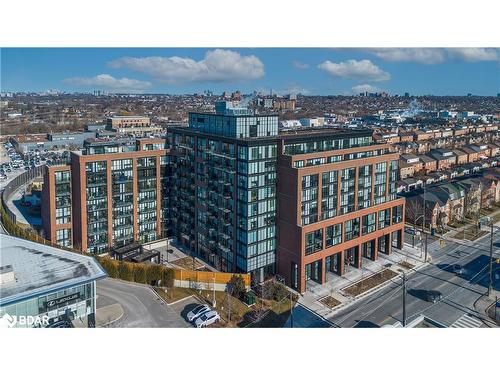 18-2300 St Clair Avenue West, Toronto, ON - Outdoor