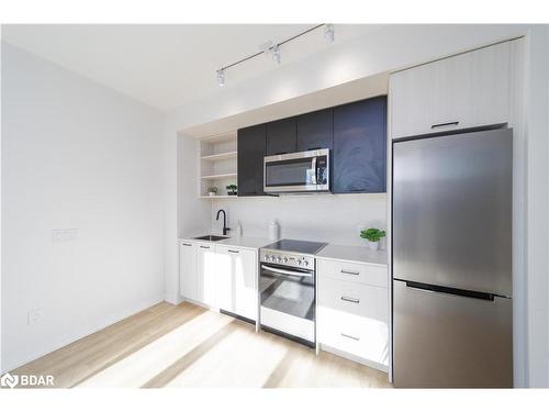 18-2300 St Clair Avenue West, Toronto, ON - Indoor Photo Showing Kitchen With Stainless Steel Kitchen