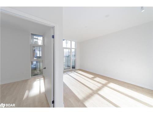 18-2300 St Clair Avenue West, Toronto, ON - Indoor Photo Showing Other Room