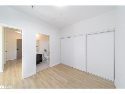 18-2300 St Clair Avenue West, Toronto, ON - Indoor Photo Showing Other Room