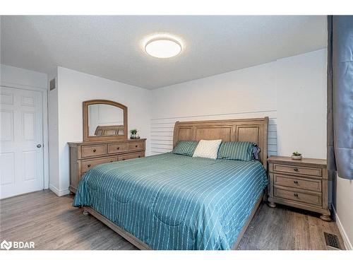 18 Bentley Crescent, Barrie, ON - Indoor Photo Showing Bedroom