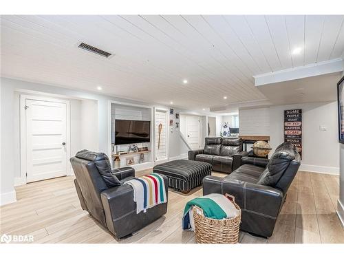 68 Dundonald Street, Barrie, ON - Indoor Photo Showing Living Room