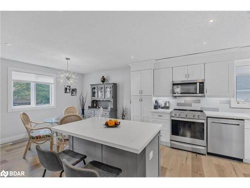 38 Fatima Court, Wasaga Beach, ON - Indoor Photo Showing Kitchen