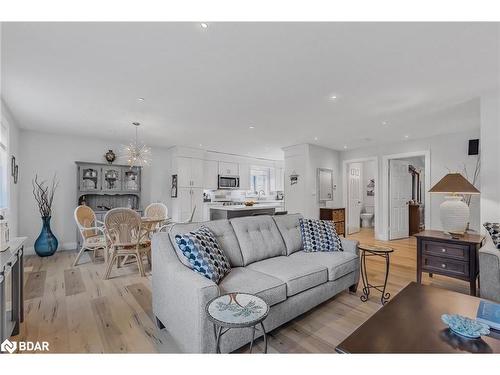 38 Fatima Court, Wasaga Beach, ON - Indoor Photo Showing Living Room