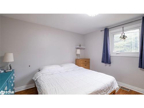 780 Pinegrove Avenue, Innisfil, ON - Indoor Photo Showing Bedroom