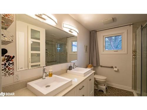 780 Pinegrove Avenue, Innisfil, ON - Indoor Photo Showing Bathroom