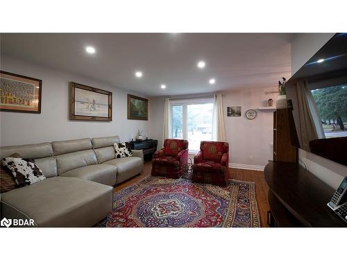 780 Pinegrove Avenue, Innisfil, ON - Indoor Photo Showing Living Room