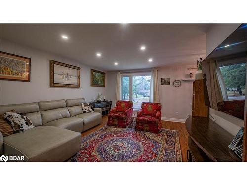 780 Pinegrove Avenue, Innisfil, ON - Indoor Photo Showing Living Room