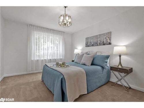 55 Laurel Avenue, Toronto, ON - Indoor Photo Showing Bedroom