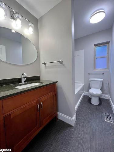 14 Spruce Street, Ottawa, ON - Indoor Photo Showing Bathroom