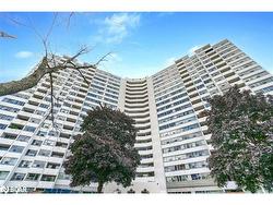 904-530 Lolita Gardens  Mississauga, ON L5A 3T2