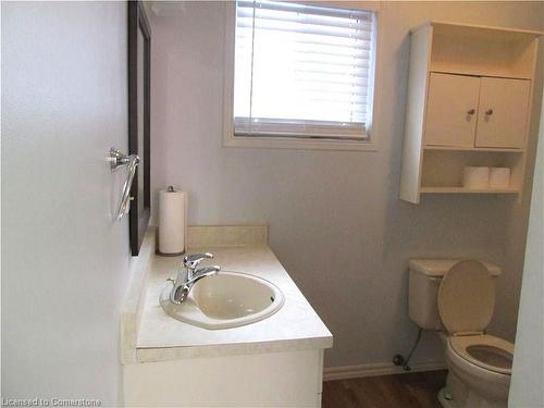 136 Robins Avenue, Hamilton, ON - Indoor Photo Showing Bathroom