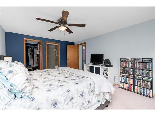 70 Lillian Crescent, Barrie, ON - Indoor Photo Showing Bedroom