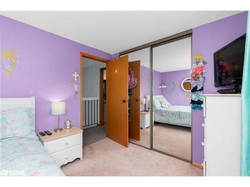 70 Lillian Crescent, Barrie, ON - Indoor Photo Showing Bedroom