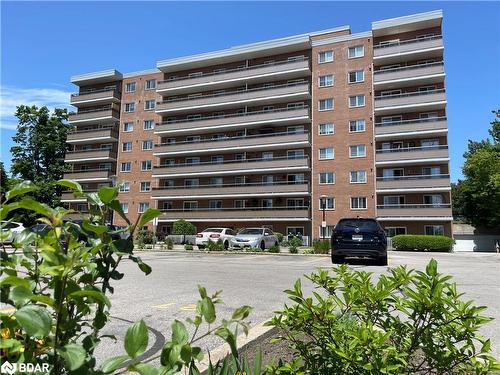 702-414 Blake Street  Barrie, ON L4M 5J7