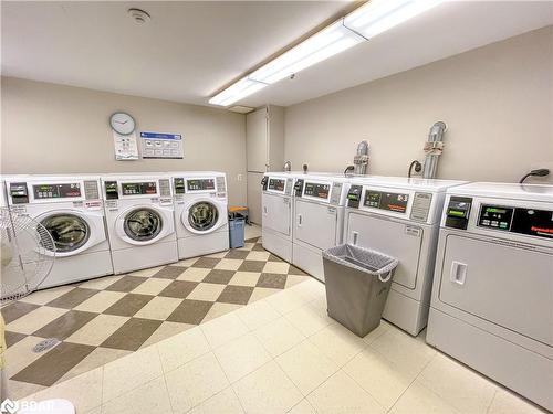 702-414 Blake Street, Barrie, ON - Indoor Photo Showing Laundry Room