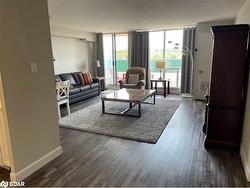 111-65 Ellen Street  Barrie, ON L4N 3A5