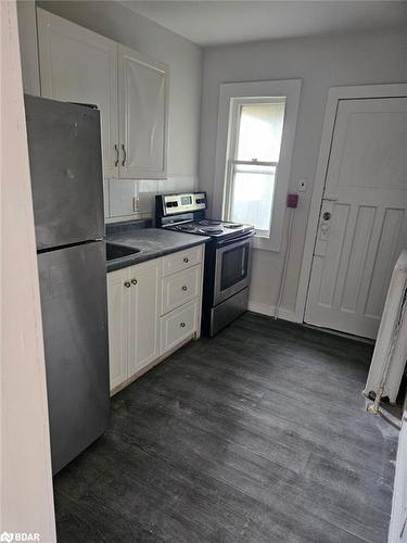 985 Main Street E, Hamilton, ON - Indoor Photo Showing Kitchen