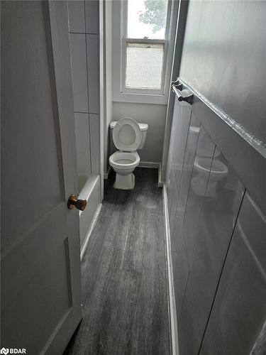 985 Main Street E, Hamilton, ON - Indoor Photo Showing Bathroom