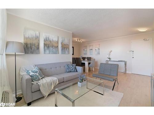 609-966 Inverhouse Drive, Peel, ON - Indoor Photo Showing Living Room