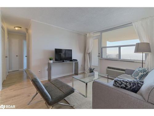 609-966 Inverhouse Drive, Peel, ON - Indoor Photo Showing Living Room