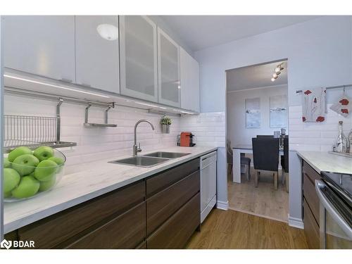 609-966 Inverhouse Drive, Peel, ON - Indoor Photo Showing Kitchen With Double Sink
