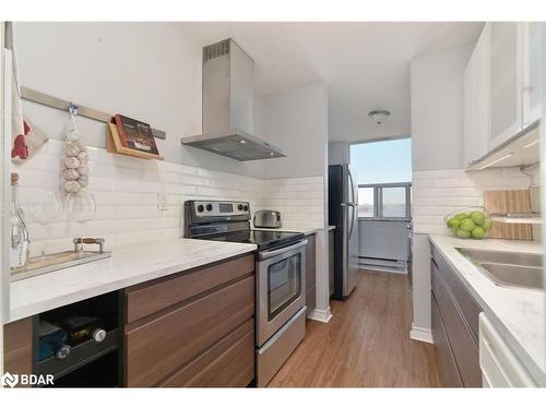 609-966 Inverhouse Drive, Peel, ON - Indoor Photo Showing Kitchen With Upgraded Kitchen