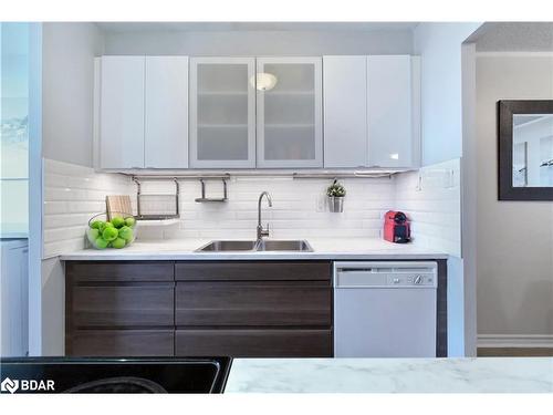 609-966 Inverhouse Drive, Peel, ON - Indoor Photo Showing Kitchen