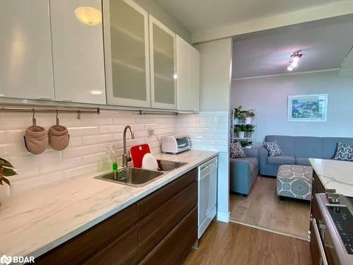 609-966 Inverhouse Drive, Peel, ON - Indoor Photo Showing Kitchen