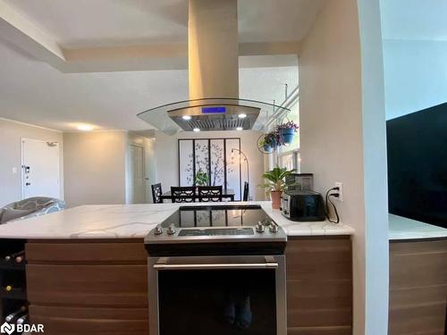 609-966 Inverhouse Drive, Peel, ON - Indoor Photo Showing Kitchen