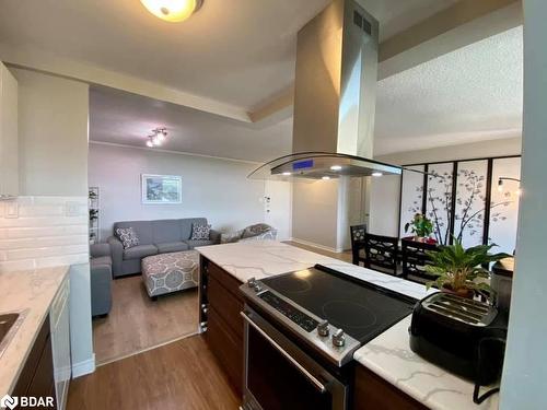 609-966 Inverhouse Drive, Peel, ON - Indoor Photo Showing Kitchen