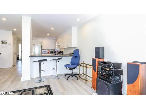 33B Cundles Road E, Barrie, ON - Indoor