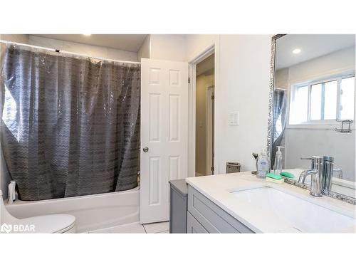 33B Cundles Road E, Barrie, ON - Indoor Photo Showing Bathroom