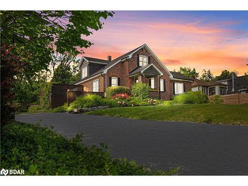 36 Dalton Street  Barrie, ON L4N 1M3