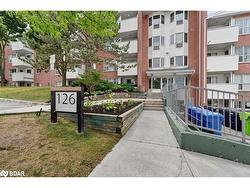 B08-126 Bell Farm Road  Barrie, ON L4M 6J3