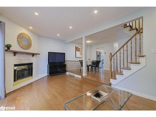 34-800 Upper Paradise Road, Hamilton, ON - Indoor Photo Showing Living Room With Fireplace