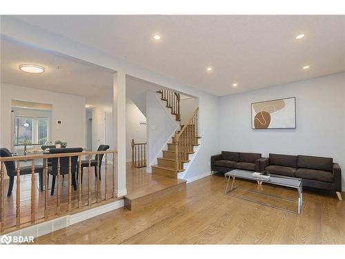 34-800 Upper Paradise Road, Hamilton, ON - Indoor Photo Showing Living Room