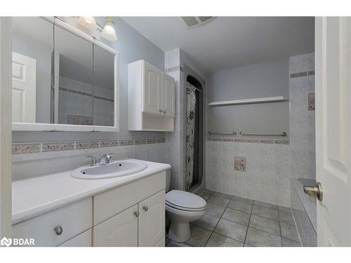34-800 Upper Paradise Road, Hamilton, ON - Indoor Photo Showing Bathroom