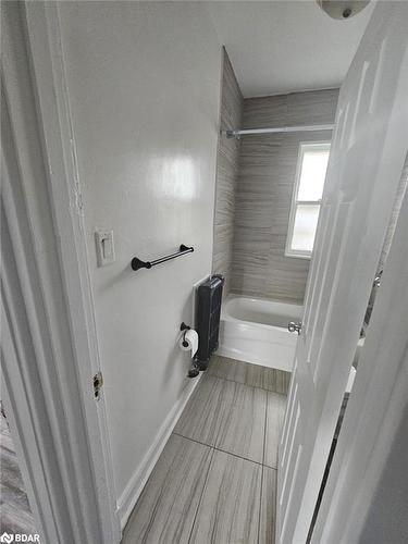 5-991 Main Street E, Hamilton, ON - Indoor Photo Showing Bathroom