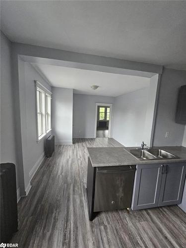 5-991 Main Street E, Hamilton, ON - Indoor Photo Showing Kitchen
